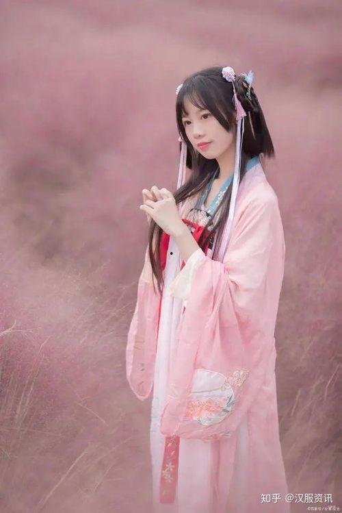 汉服美女吃瓜视频,古韵风情美食共享